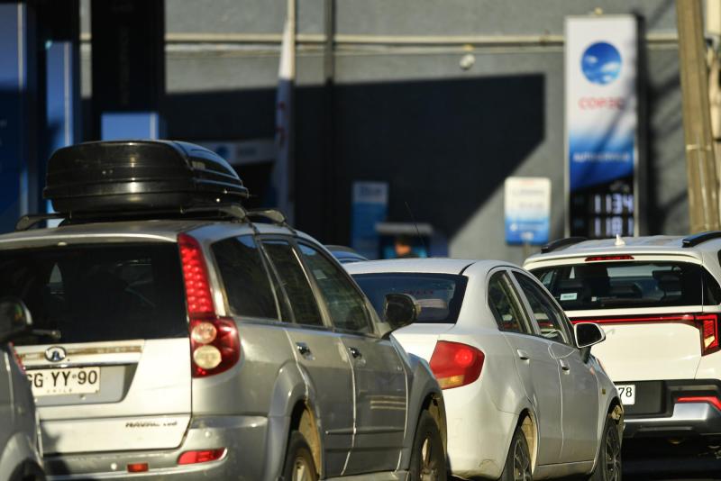 Gobierno asegura que existe reserva de combustibles previa a alzas - Agencia Uno