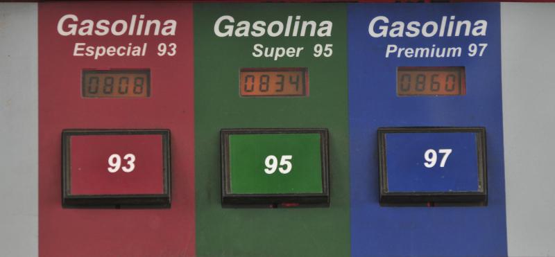 T13 - ¿Qué es el MEPCO y qué cambiaría con su modificación?: Así se regula hasta ahora el precio de las bencinas en Chile | Agencia UNO