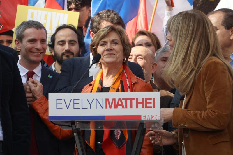 Aton- Santa Cruz apoyó a Matthei en la primera vuelta