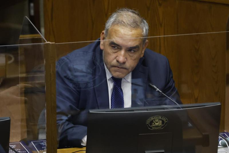 Senador Espinoza busca paralizar el proyecto de conmutación de penas - Aton