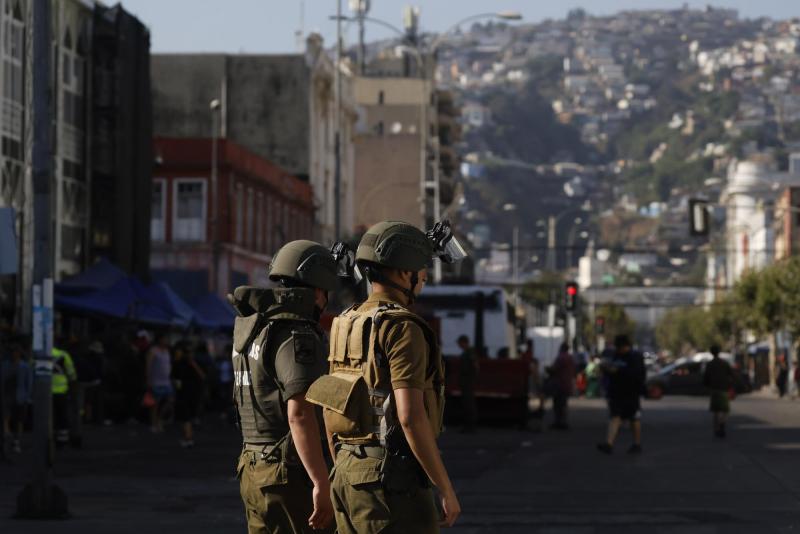 Aton - Absuelven a capitán de Carabineros por apremios ilegítimos en caso del estallido social