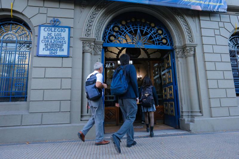 Aton - estudiantes opinan sobre la nueva normativa que restringe el uso de celulares en colegios