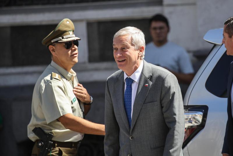 Aton - Sueldos de exuniformados superarían el del propio Kast