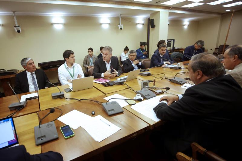 Aton- Comisión de Obras Públicas pedirá retirar a embajador de EE.UU