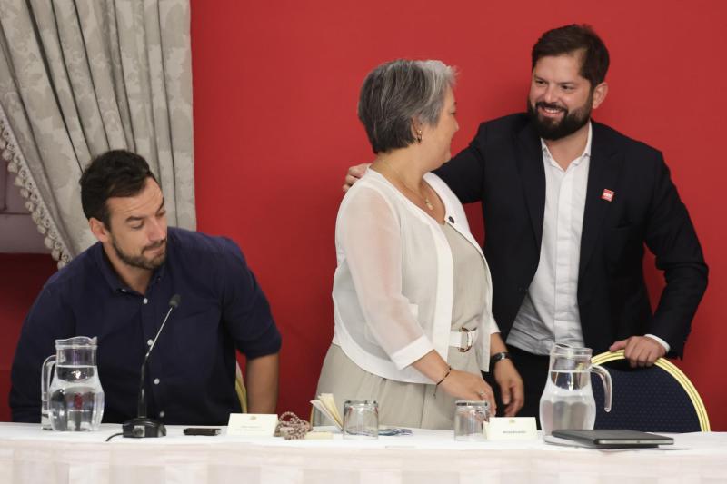 Aton- Jara en el cónclave oficialista