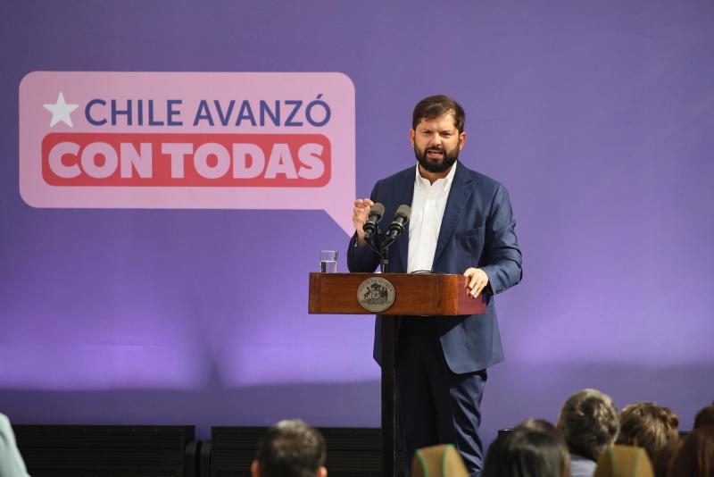 Aton - Última Cadem al Gobierno de Boric: 37% aprueba su gestión y 52% cree que le irá "muy bien o bien" con Kast