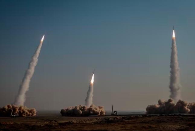 T13 - Donald Trump rechaza llamado del Papa León XVI por bombardeos en Irán: “No quiero hacer un alto el fuego” | Contexto - ATON