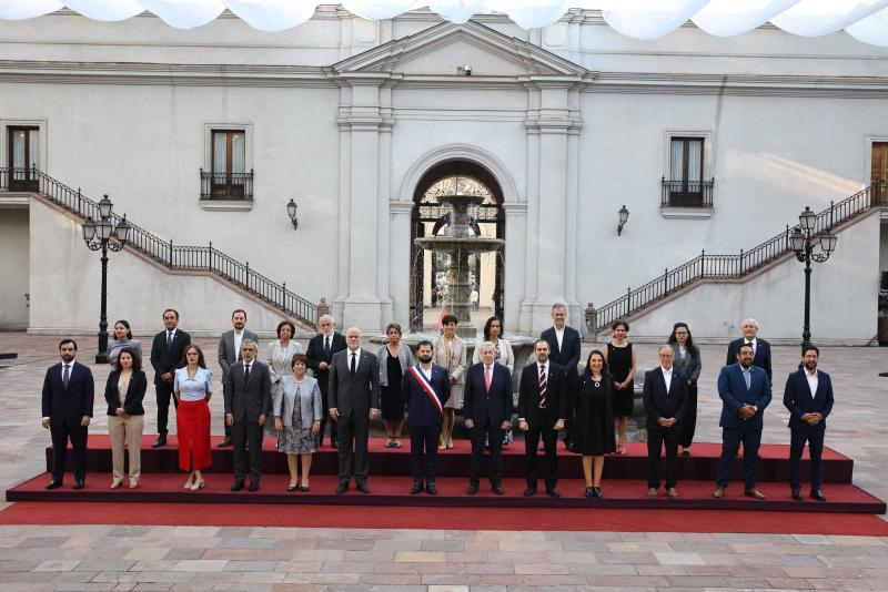 La última foto oficial de Boric y su gabinete - Aton