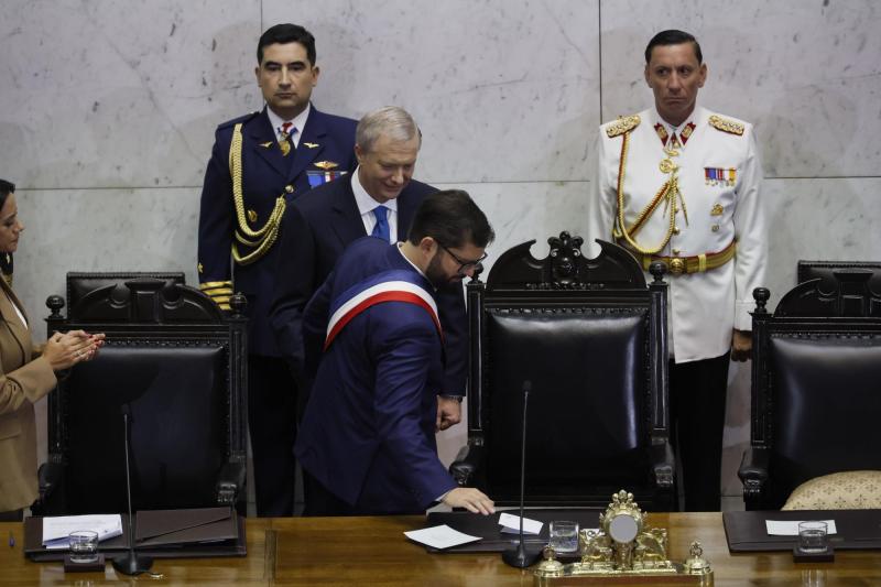 Aton- Boric entregó carta a Kast