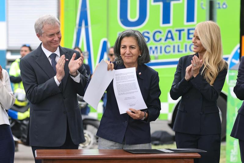 Aton- Presidente Kast y ministra Chomali firman decreto