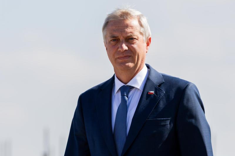 Presidente Kast pide "cuidar el transporte público” ante alza en las bencinas - Aton