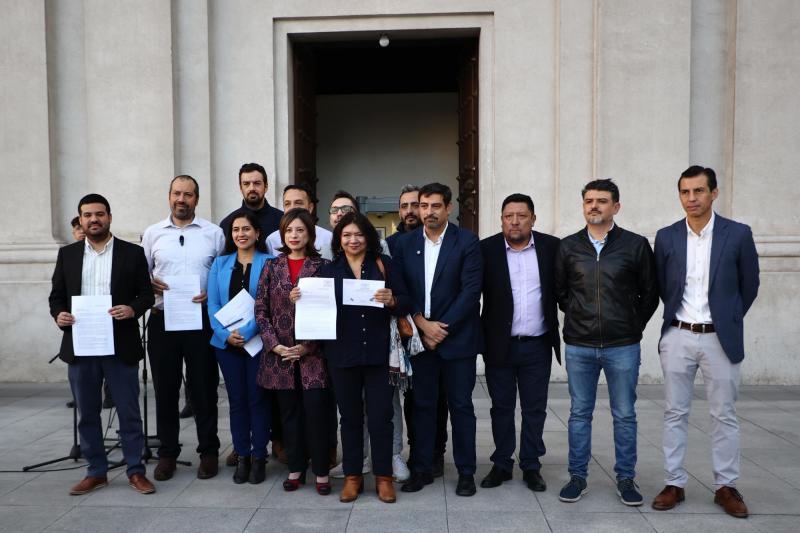 Alcaldes entregan carta a Kast por alza de bencinas - Aton