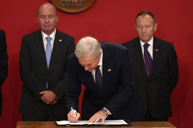 Presidente Kast promulga ley de emergencia energética