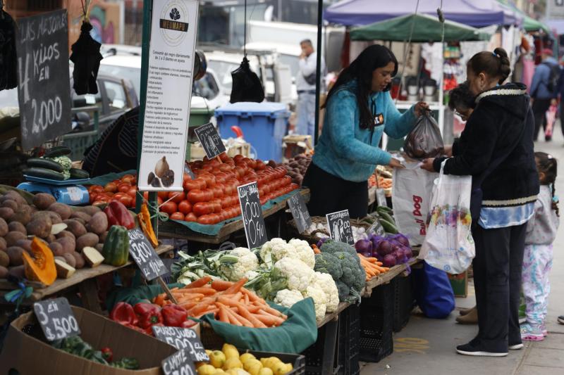 Qué productos subirán de precio con el alza de las bencinas - Aton