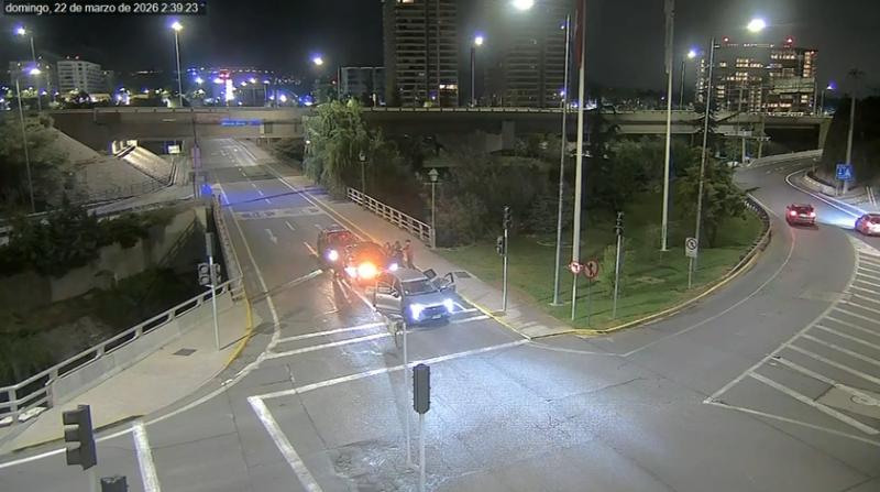 Cuatro adolescentes detenidos tras violento “tour delictual” en la capital: robaron autos en Ñuñoa y Lo Barnechea