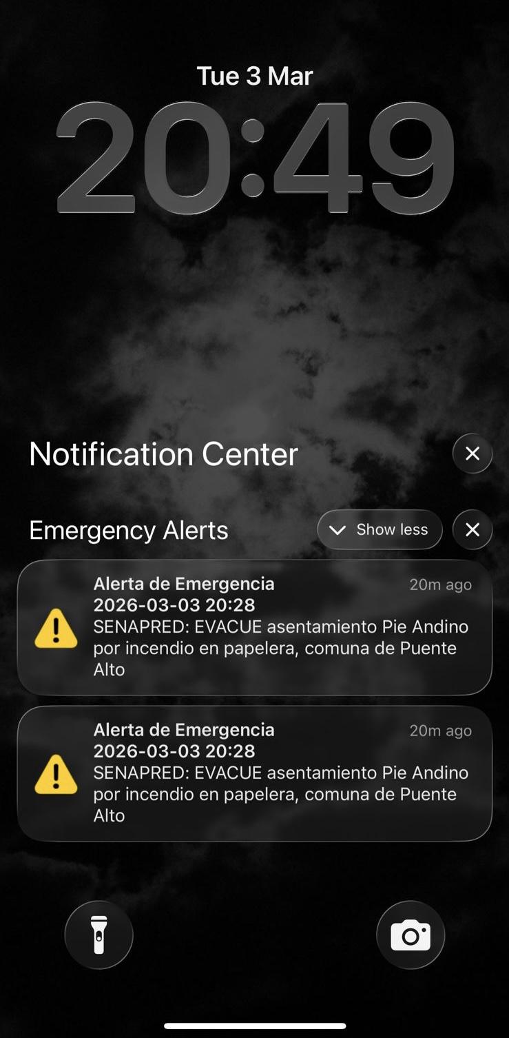 Cedido - Un voraz incendio estructural afectó parte de la planta industrial de la Compañía Manufacturera de Papeles y Cartones en Puente Alto, generando columnas de humo visibles a distancia y la activación de una evacuación preventiva en sectores aledaños mientras las autoridades trabajan en el control de las llamas.