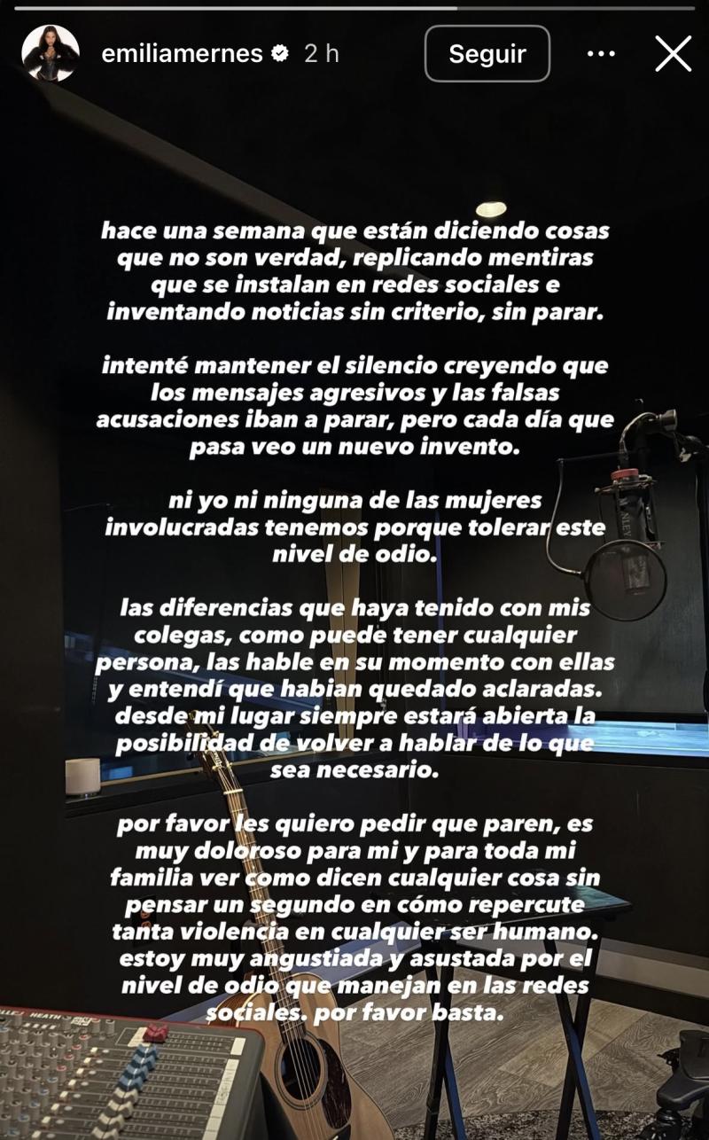 Redes sociales - Emilia Mernes