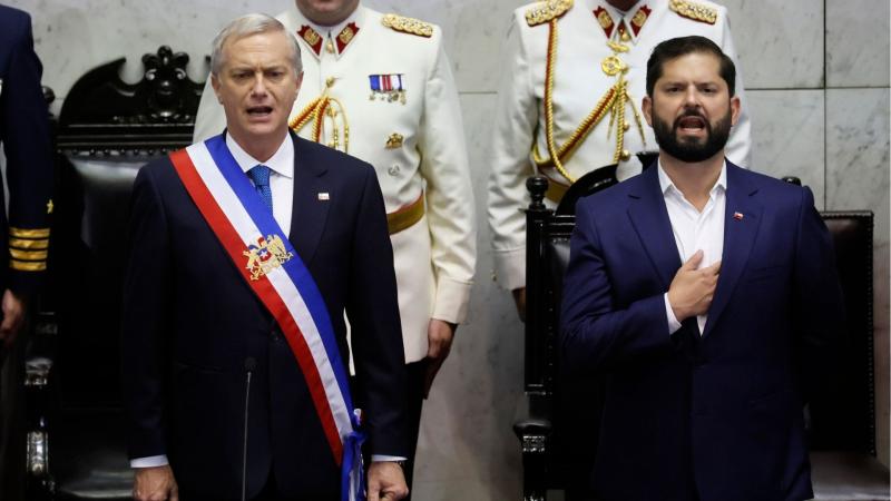 Aton - Kast frena gritos de adherentes contra Boric durante su primer discurso en La Moneda