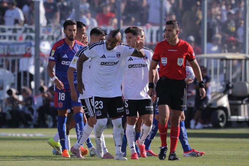 Photosport - El árbitro Cristián Garay recibió algunas críticas tras el Superclásico