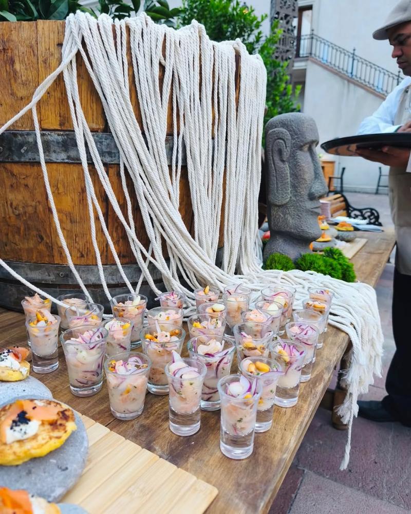 Con ceviche y barra libre: Banquetera publica registros de la fiesta en La Moneda tras cambio de mando - Sofía Jottar Banquetería