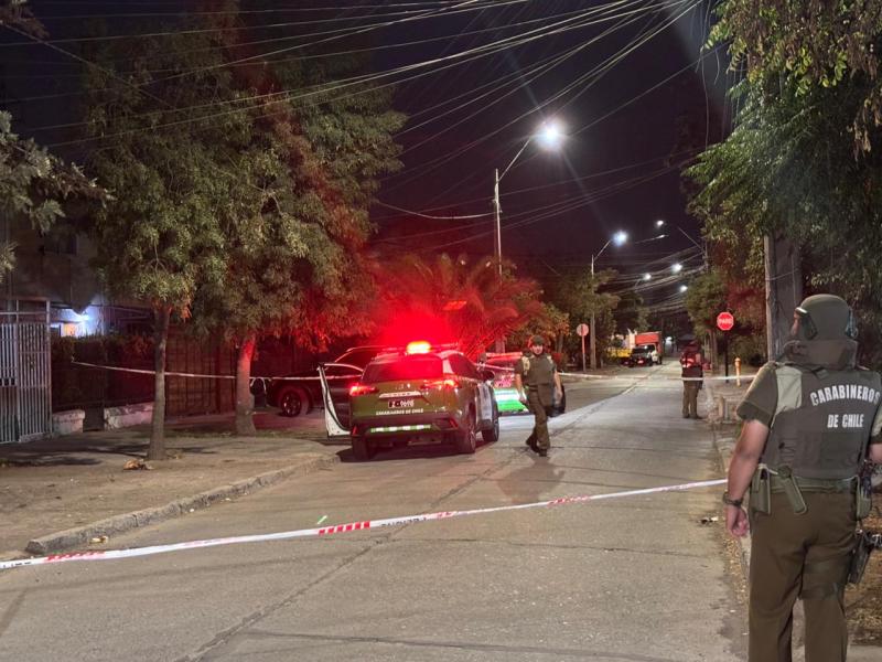 Hombre disparó a sus exsuegros en Pedro Aguirre Cerda: La mujer está en riesgo vital