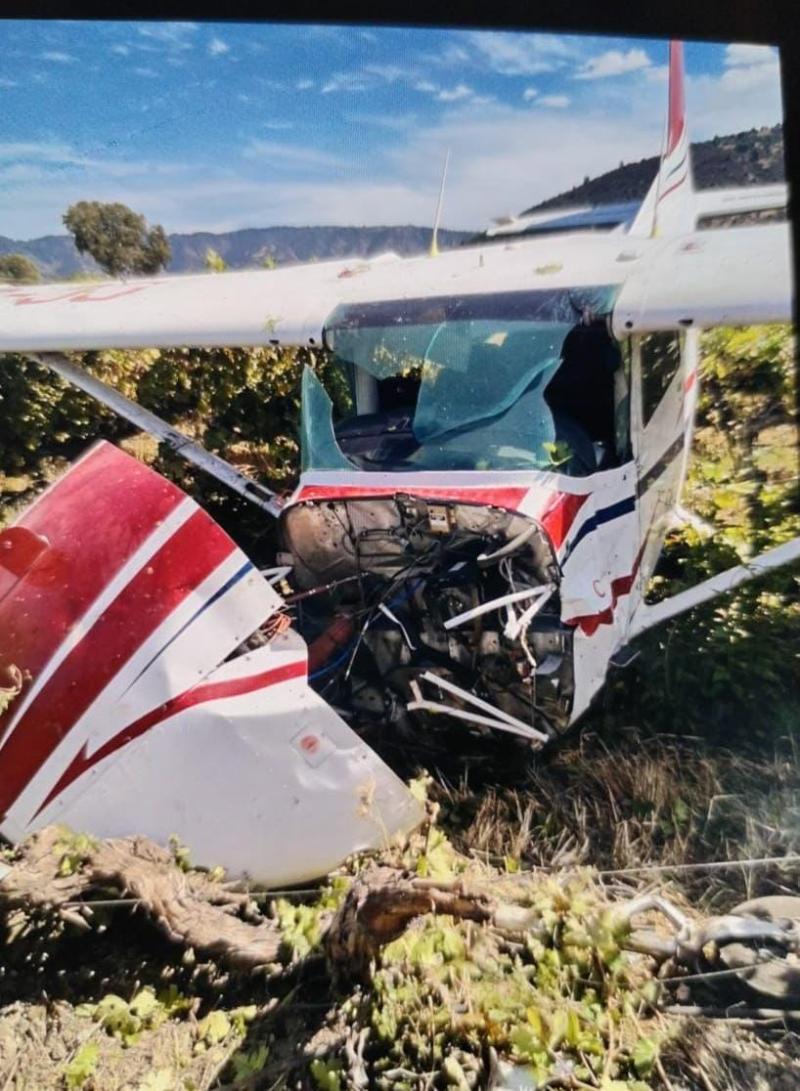 Avioneta capotó en Viña Santa Cruz durante el aterrizaje