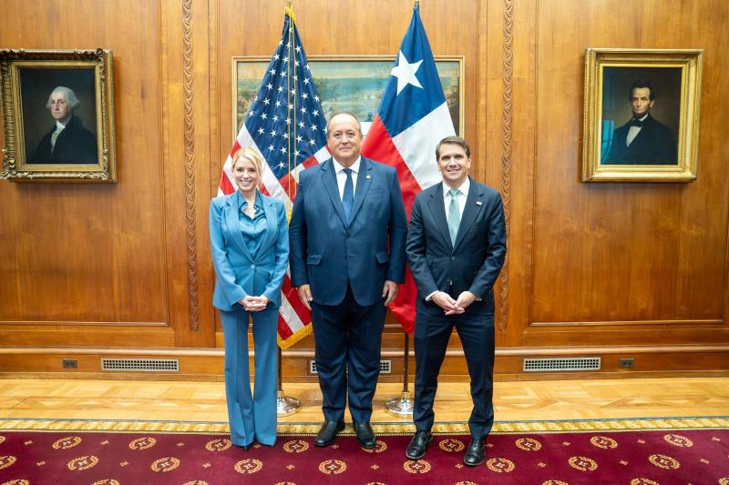 Cedida - Fiscal nacional, Ángel Valencia, se reúne con fiscal general de Estados Unidos, Pam Bondi