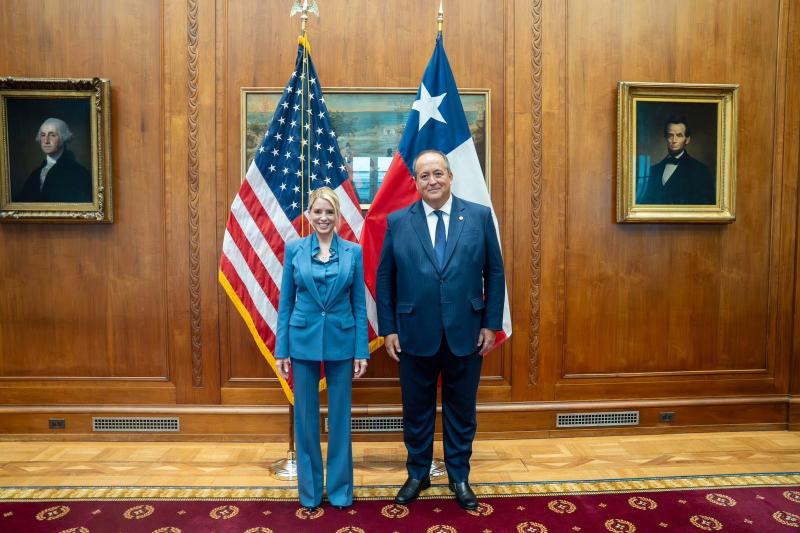 Cedida - Fiscal nacional, Ángel Valencia, se reúne con fiscal general de Estados Unidos, Pam Bondi