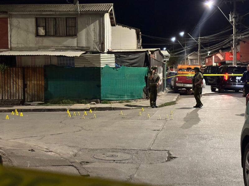 Se encontraba paseando a su perro: Hombre falleció tras ser baleado en medio de enfrentamiento de bandas en Puente Alto
