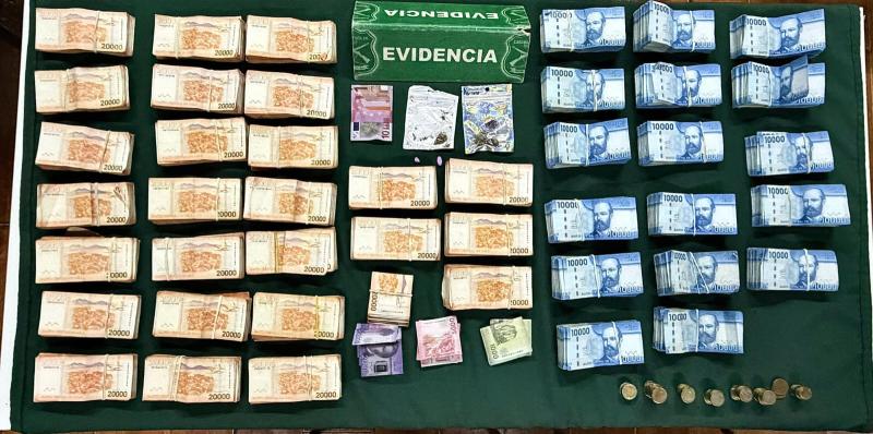 Carabineros - Dinero de Standly