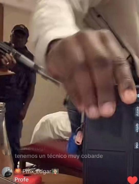 Hombres armados interrumpen live de Julio Ibáñez - X