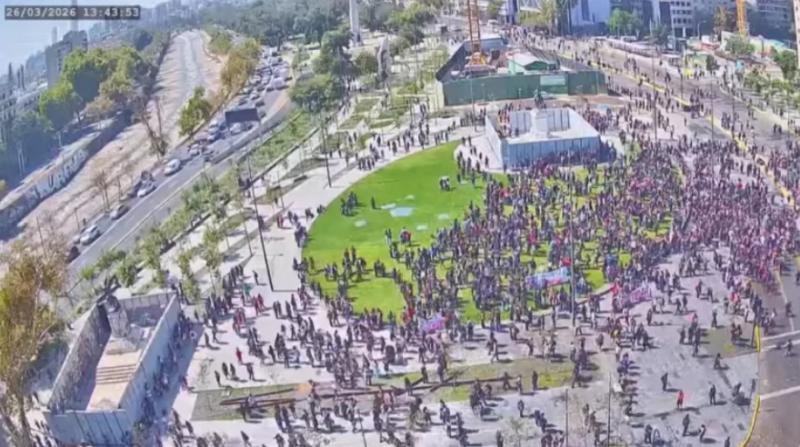 Galería Cima - El fallido intento de vandalización de la estatua de Baquedano, a 16 días de su regreso