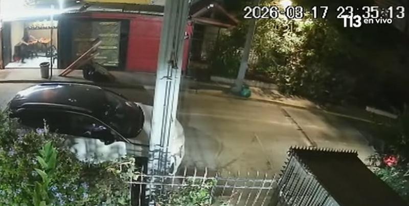 Cedida a T13 - PDI balea a asaltantes en Estación Central