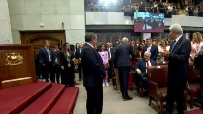 captura - El simbólico saludo de Kast a Fabiola Campillai en el cambio de mando