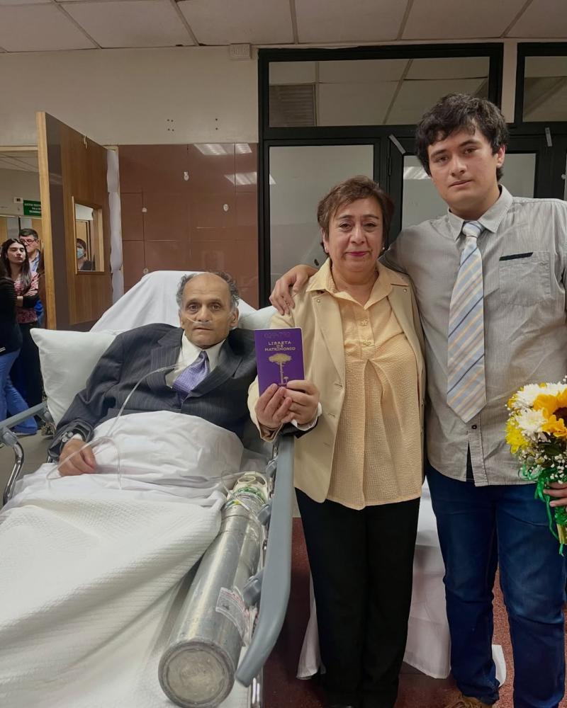 Muere el ex carabinero que se casó días atrás en el hospital: tenía cáncer gástrico en etapa terminal - Instagram Complejo Asistencial "Dr. Víctor Ríos Ruiz"