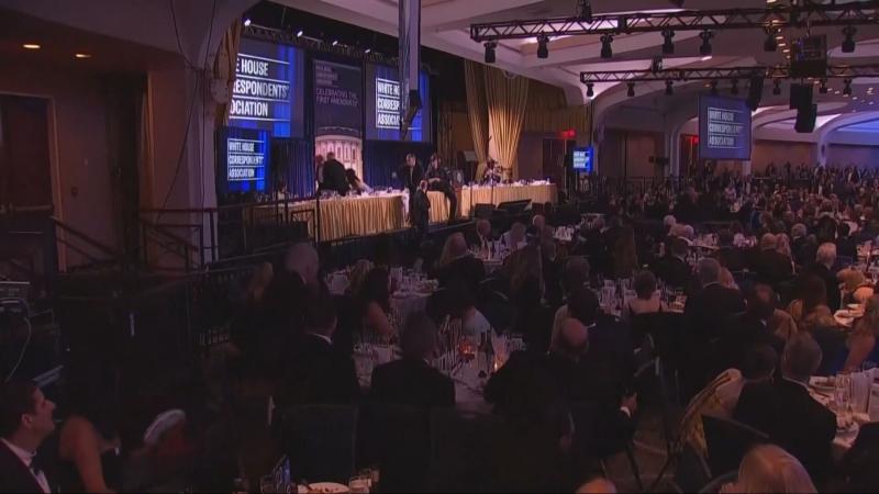 Momento en que evacuan a Trump de la cena de corresponsales de la Casa Blanca