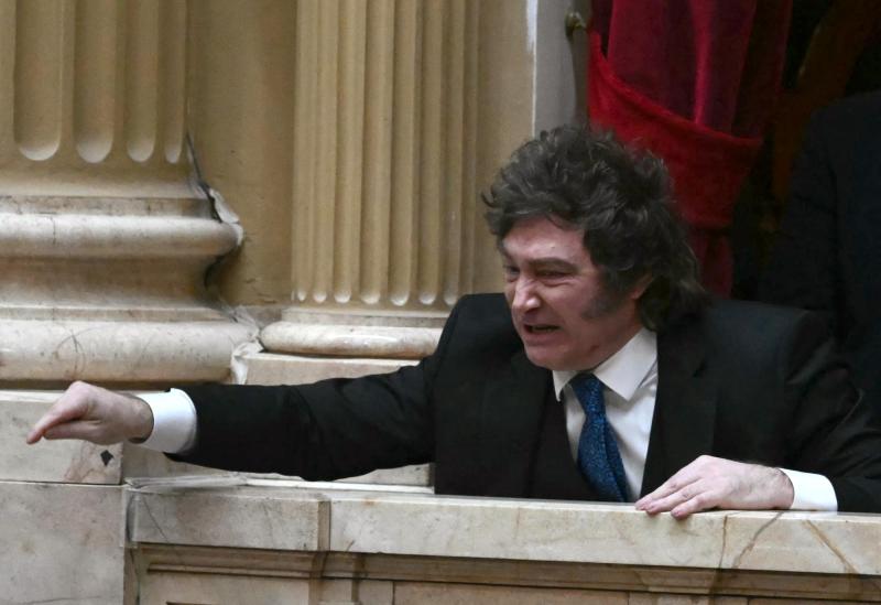 Milei increpó a diputados y trató a los periodistas de "corruptos" - AFP