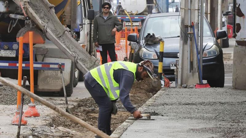 T13 - Jornada laboral de 42 horas entra en vigencia: abogada advierte qué prácticas son ilegales para las empresas | Contexto - Agencia UNO