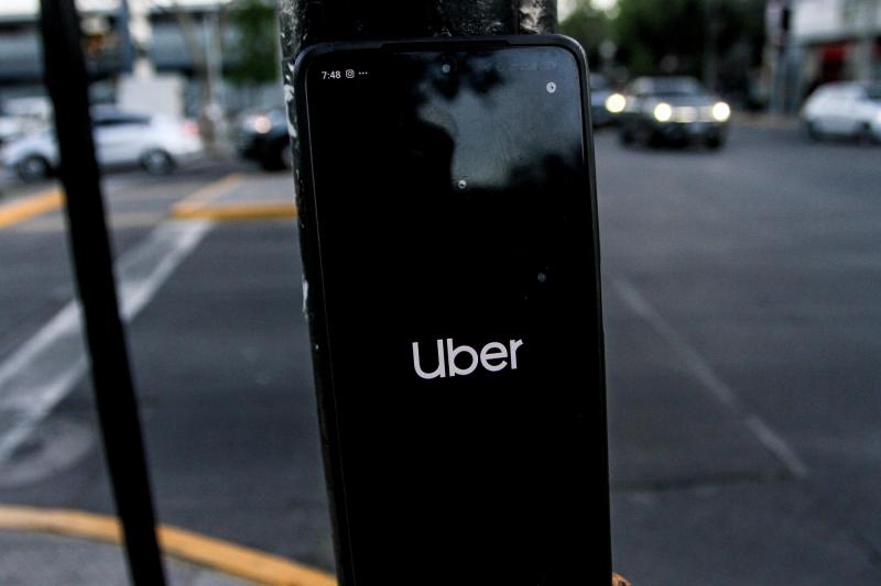 Muñoz y De Grange enfrentados por Ley Uber: "No es correcto que los vehículos no puedan moverse entre comunas" - Agencia Uno