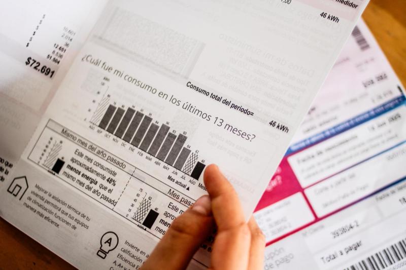 “Alza de la luz desde julio: el truco que sí reduce tu cuenta (y no es desenchufar todo)” - Agencia Uno