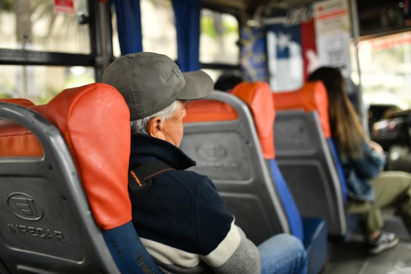 Agencia UNO - Hubo acuerdo con el Gobierno: Deponen paro de micreros en Valparaíso