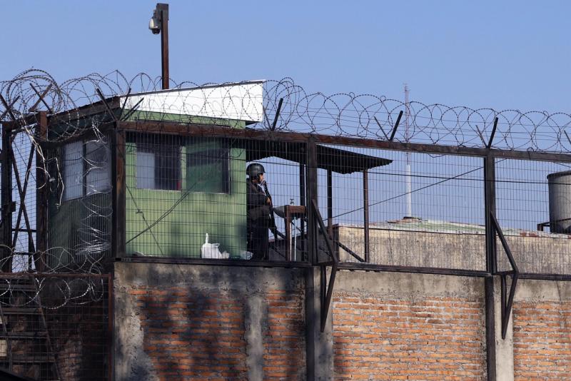 Agencia UNO - Gendarmes habrían ingresado en estado de ebriedad a cárcel de Talca: Fueron reubicados de unidad