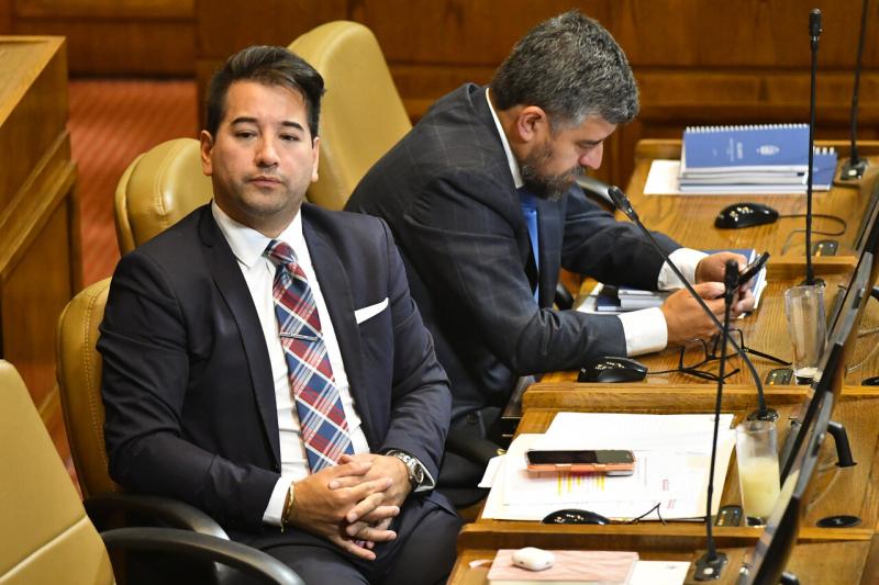 Agencia Uno - El diputado Javier Olivares (PDG) en sesión