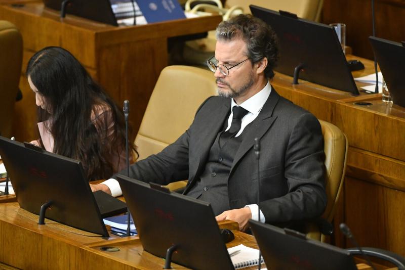 Dr. File es removido del PDG - AUNO