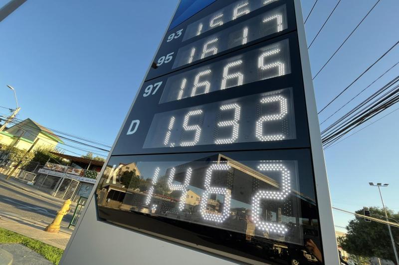 Ahorra hasta $300 pesos en bencina: Estos son todos los descuentos para abril - Agencia Uno