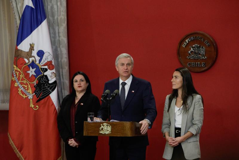 Agencia Uno - El Presidente José Antonio Kast encabezó la firma de los dos proyectos para combatir violencia en los colegios