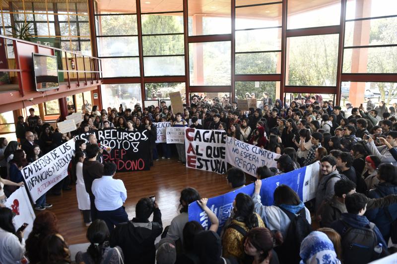 Agencia Uno - Manifestación contra ministra Lincolao en UACh