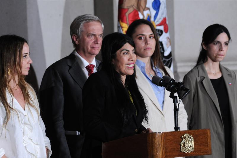 Agencia Uno - La ministra Lincolao fue agredida en una visita este miércoles a la Universidad Austral de Valdivia