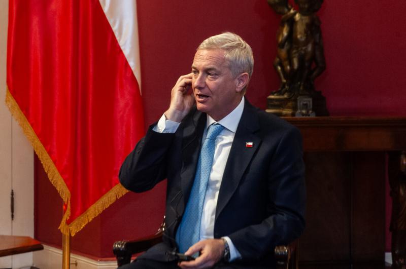 Cadem: 46% está en desacuerdo con plan de reconstrucción presentado por el Presidente Kast