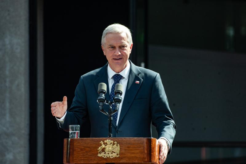 Agencia Uno - Approbación del Presidente Kast quedó en un 42%, según Cadem